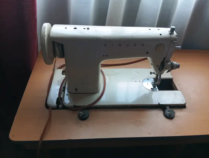 Máquina de Coser Singer Antigua - 1