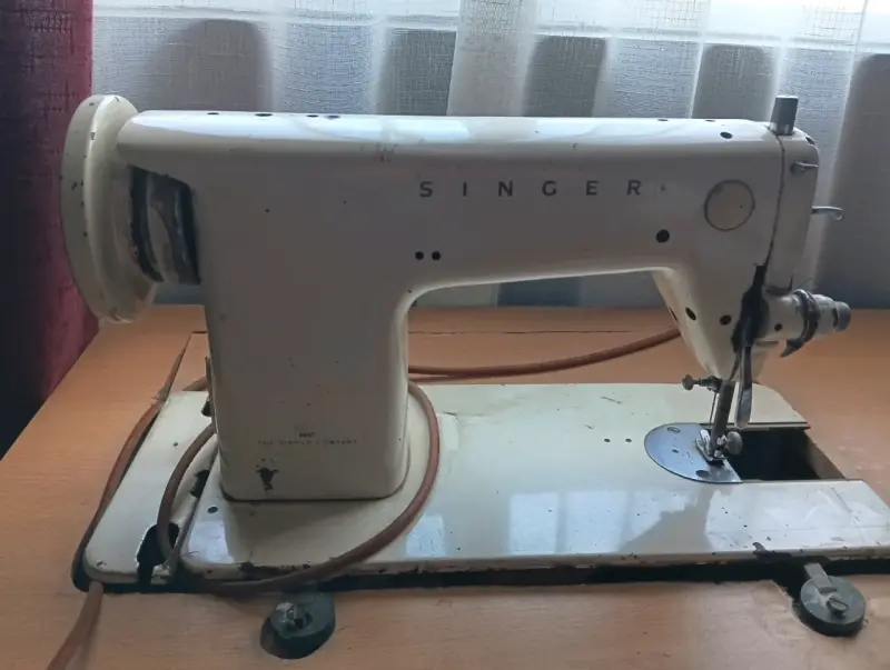 Máquina de Coser Singer Antigua - 2