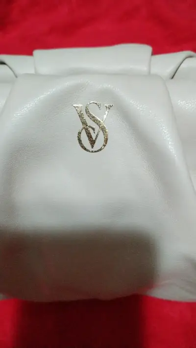 Clutch elegante de cuero Victoria's Secret - miniatura 2