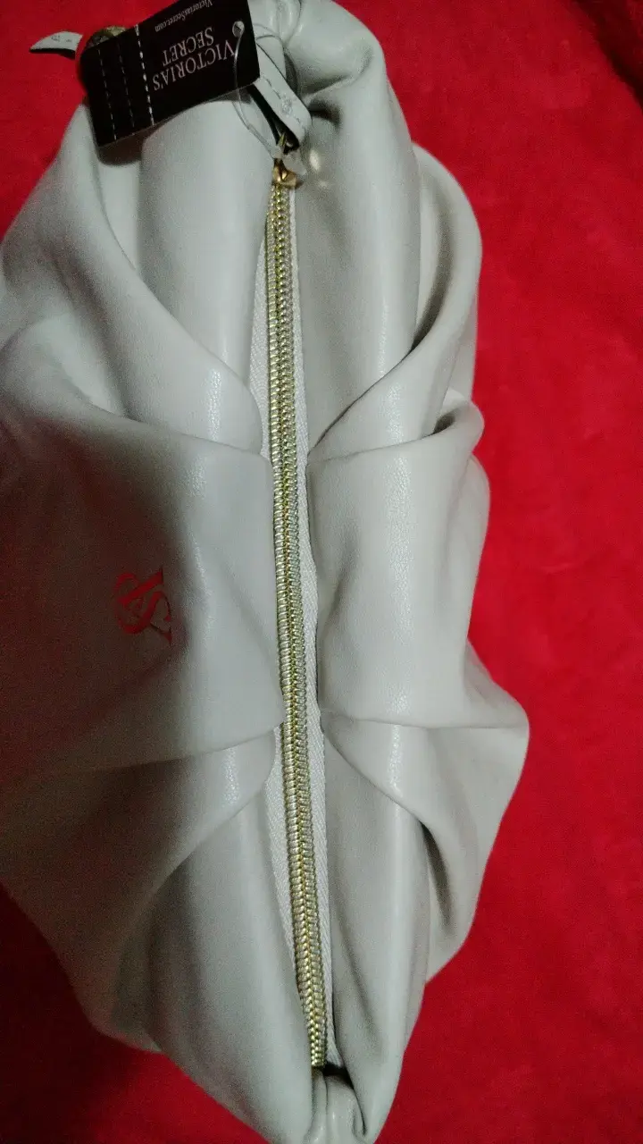 Clutch elegante de cuero Victoria's Secret - 4