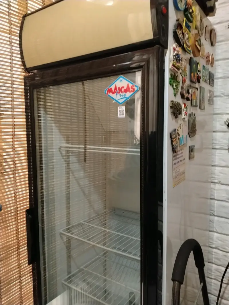 Refrigerador vertical exhibidor Magas - 2