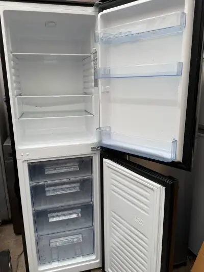 Refrigerador Mademsa Negro con Congelador Inferior - miniatura 2