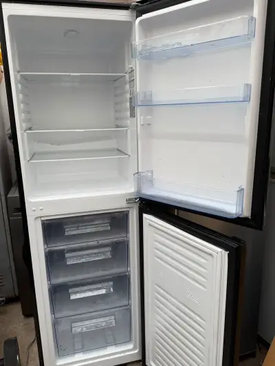 Refrigerador Mademsa Negro con Congelador Inferior - miniatura 4
