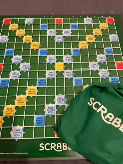 Juego de mesa Scrabble clásico - miniatura 2