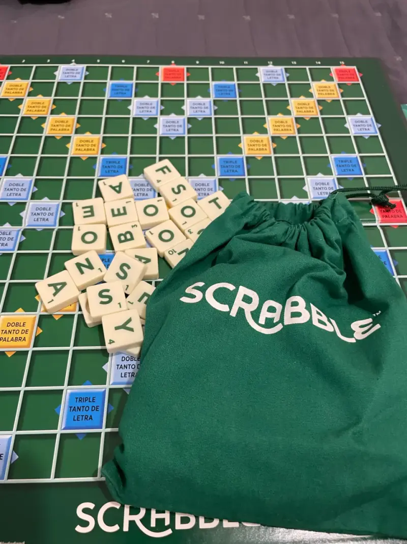 Juego de mesa Scrabble clásico - 3