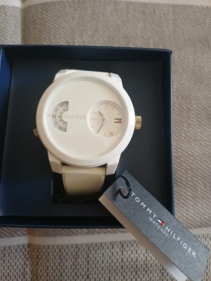 Reloj Tommy Hilfiger blanco con caja original - 1
