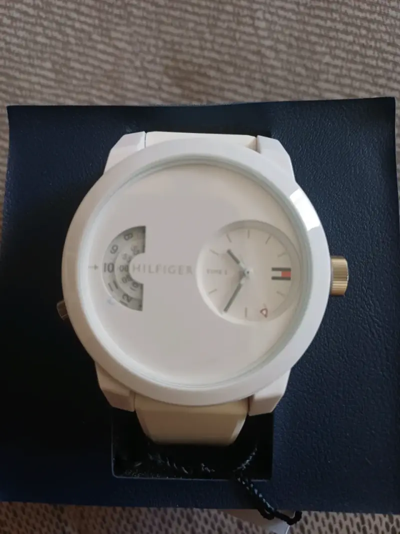 Reloj Tommy Hilfiger blanco con caja original - 2