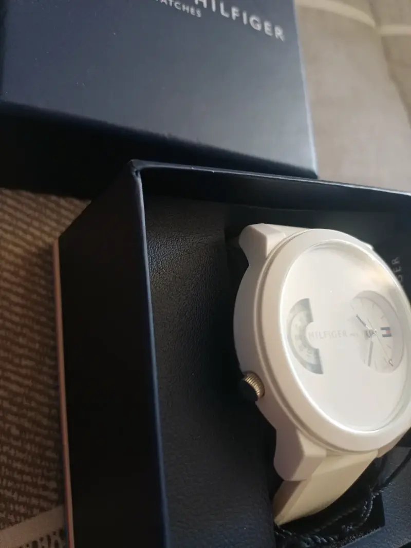 Reloj Tommy Hilfiger blanco con caja original - 3