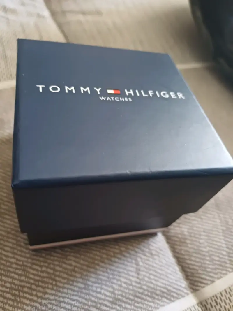 Reloj Tommy Hilfiger blanco con caja original - 4