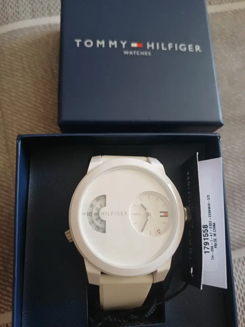 Reloj Tommy Hilfiger blanco con caja original - 5