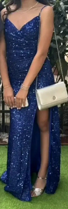 Vestido de fiesta azul con lentejuelas