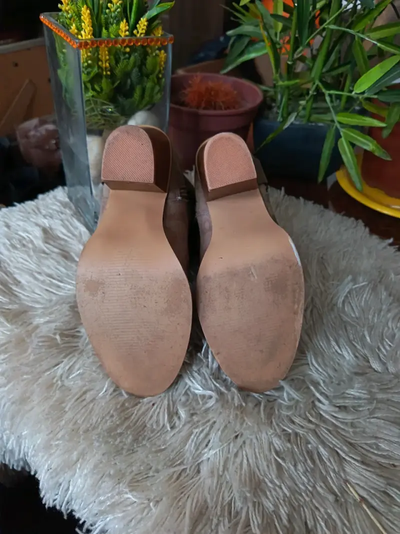 Botines de gamuza marrón con tacón grueso - 6