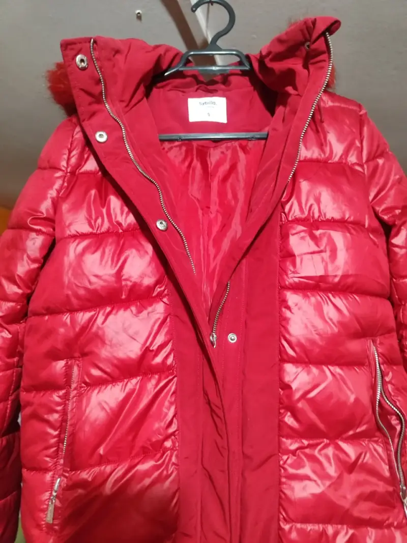 Chaqueta acolchada roja con capucha Sybilla - 1