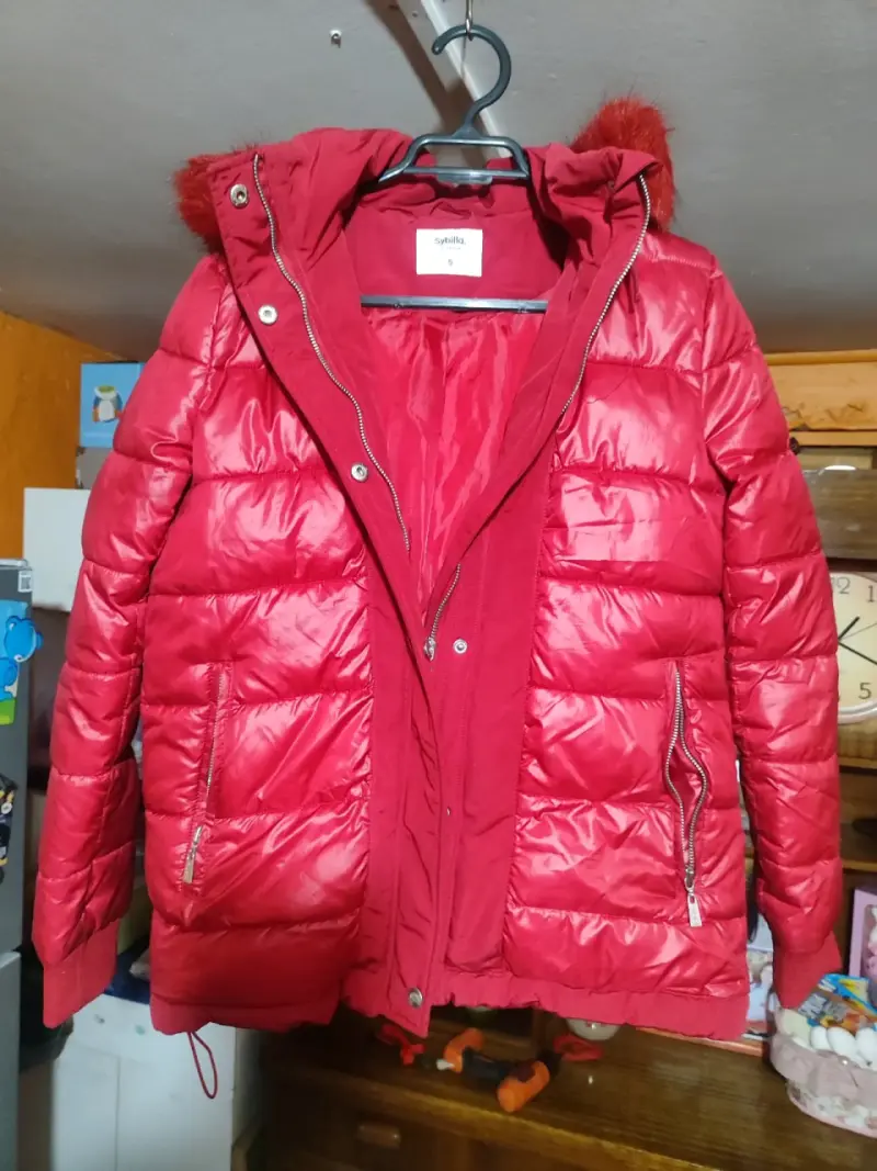 Chaqueta acolchada roja con capucha Sybilla - 2