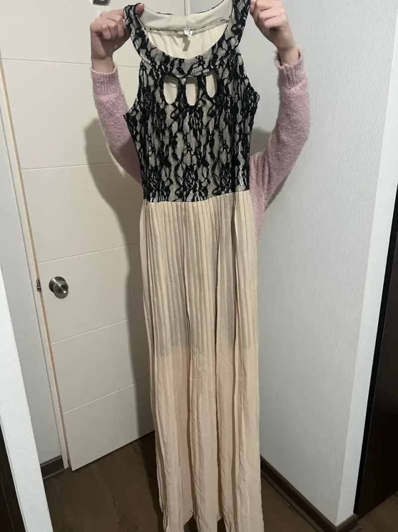 Vestido elegante de encaje y plisado - 2