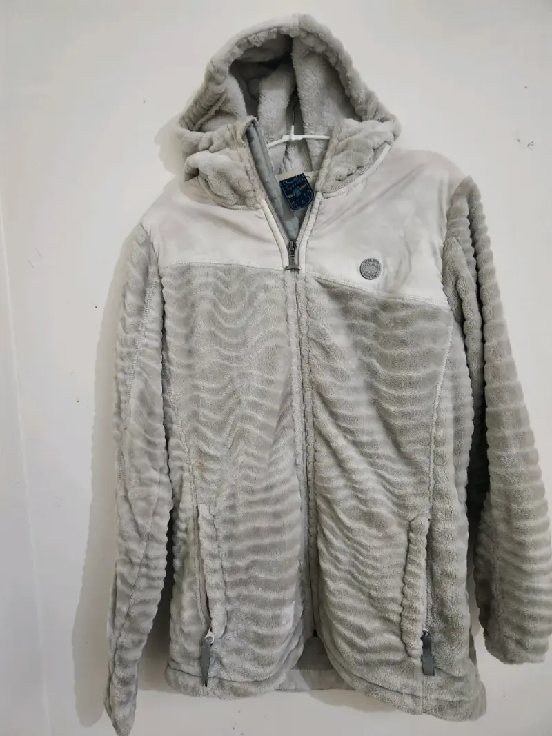 Chaqueta de Mujer Taka Honu Gris con Capucha