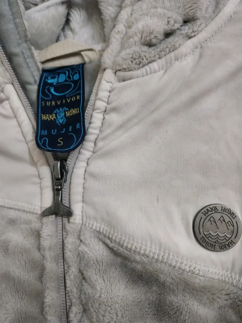 Chaqueta de Mujer Taka Honu Gris con Capucha - 2