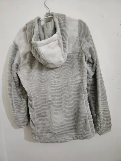 Chaqueta de Mujer Taka Honu Gris con Capucha - miniatura 3