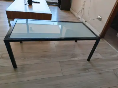Mesa de centro de vidrio con marco metálico - miniatura 3