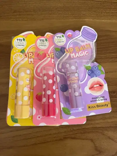 Set de 4 Bálsamos labiales hidratantes Kiss Beauty - miniatura 4