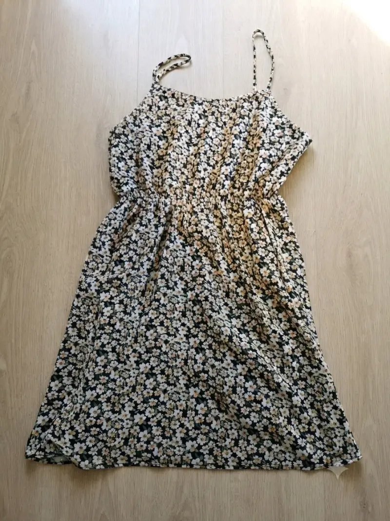 Vestido floral de verano con tirantes - 1