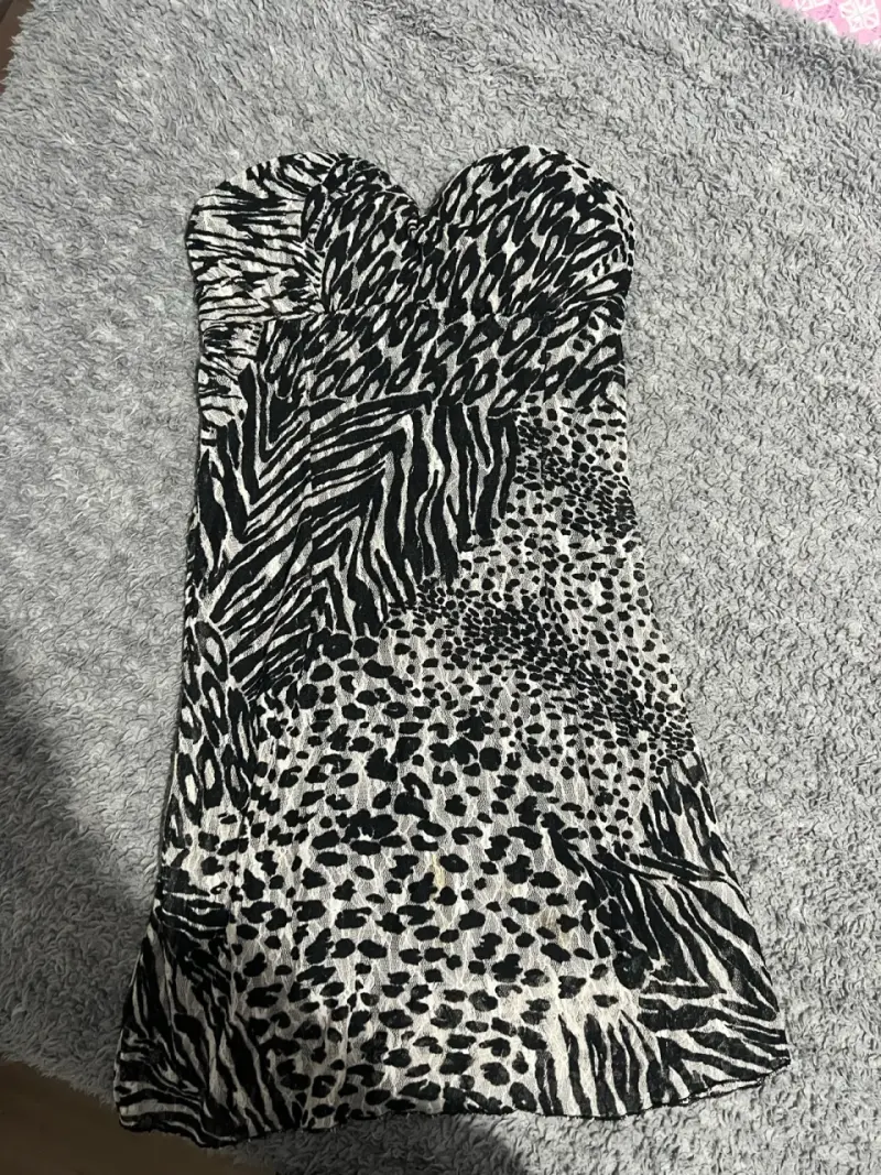 Vestido strapless animal print elegante - 1