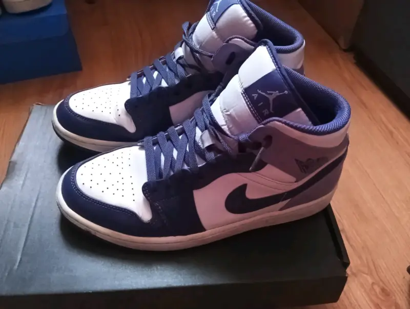 Zapatillas Nike Air Jordan Mid Azul y Blanco