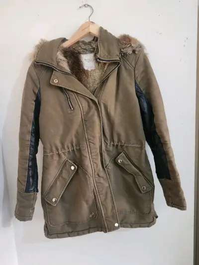 Parka de mujer con capucha y forro de piel Zara - miniatura 1