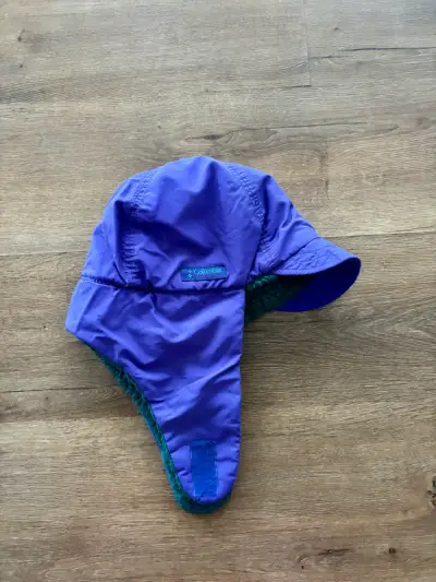 Gorro de invierno Columbia morado con forro polar - miniatura 1
