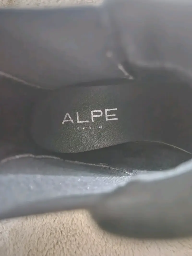 Botines de cuero negro Alpe con suela gruesa