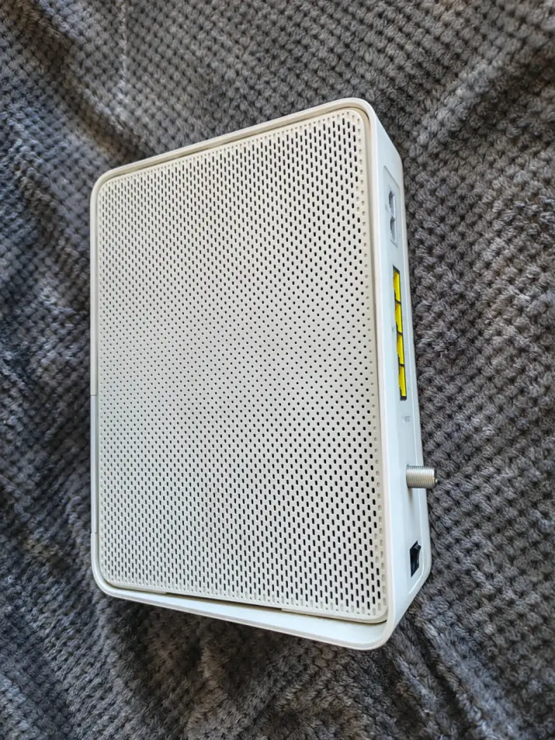 Router WiFi VTR con múltiples puertos - 2