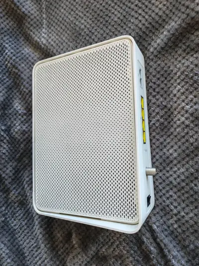 Router WiFi VTR con múltiples puertos - miniatura 2