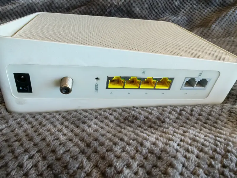 Router WiFi VTR con múltiples puertos - 3