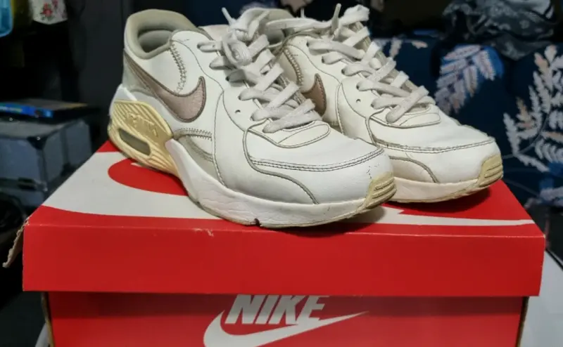 Zapatillas Nike Air Max crema usadas - 1