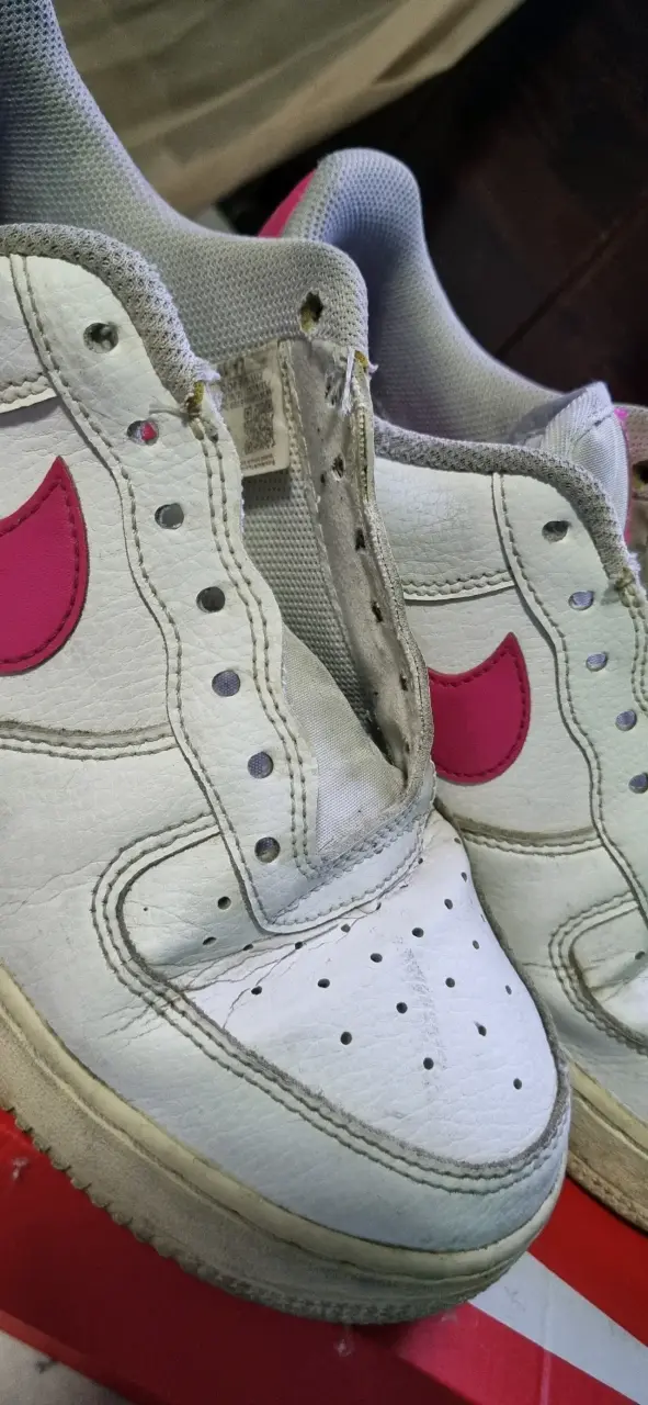 Zapatillas Nike Air Force 1 Blancas y Rosadas - 2