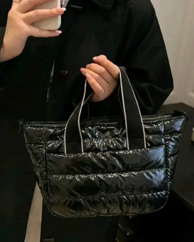 Bolso acolchado negro con correa ajustable - miniatura 2