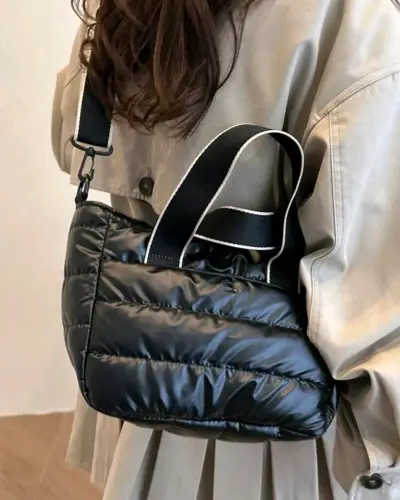 Bolso acolchado negro con correa ajustable - miniatura 3
