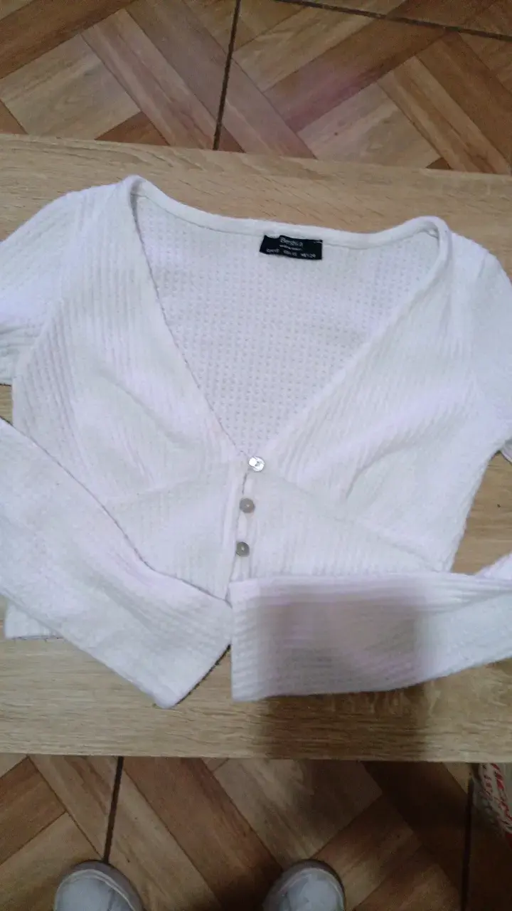 Cardigan blanco de punto Bershka con botones