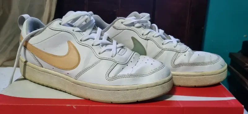 Zapatillas deportivas Nike blancas con logo - 1