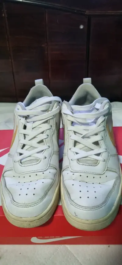 Zapatillas deportivas Nike blancas con logo - miniatura 2