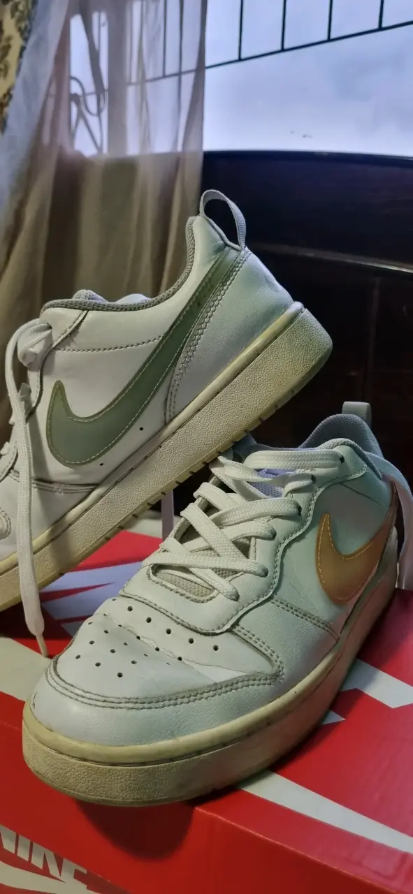 Zapatillas deportivas Nike blancas con logo - 3
