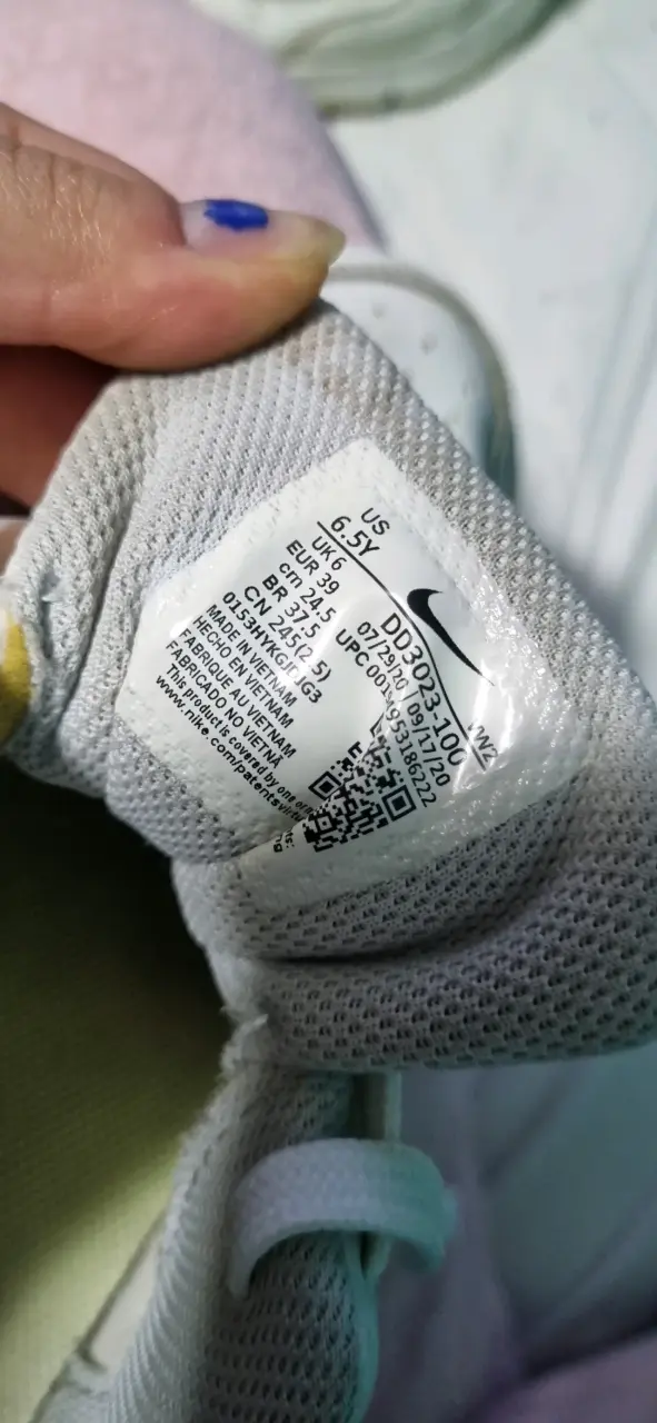 Zapatillas deportivas Nike blancas con logo - 5