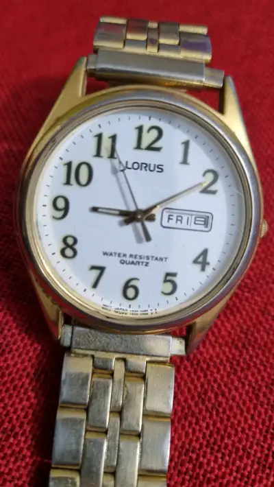 Reloj lorus by seiko quartz funcionando - miniatura 1