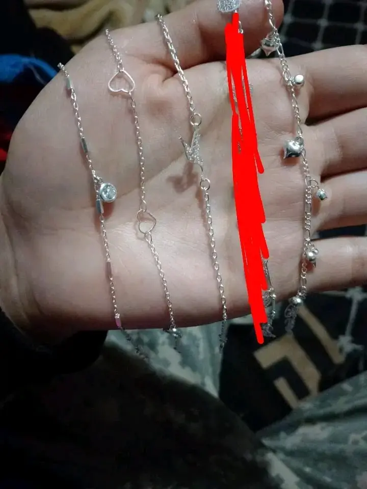 Pulseras de plata con dijes de estrellas y corazones - 2