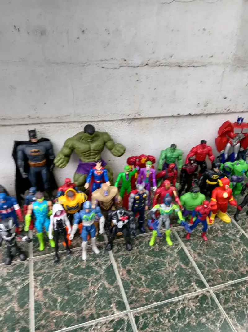 Colección de figuras de acción de superhéroes - 1