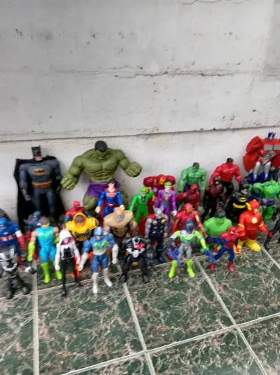 Colección de figuras de acción de superhéroes - miniatura 1