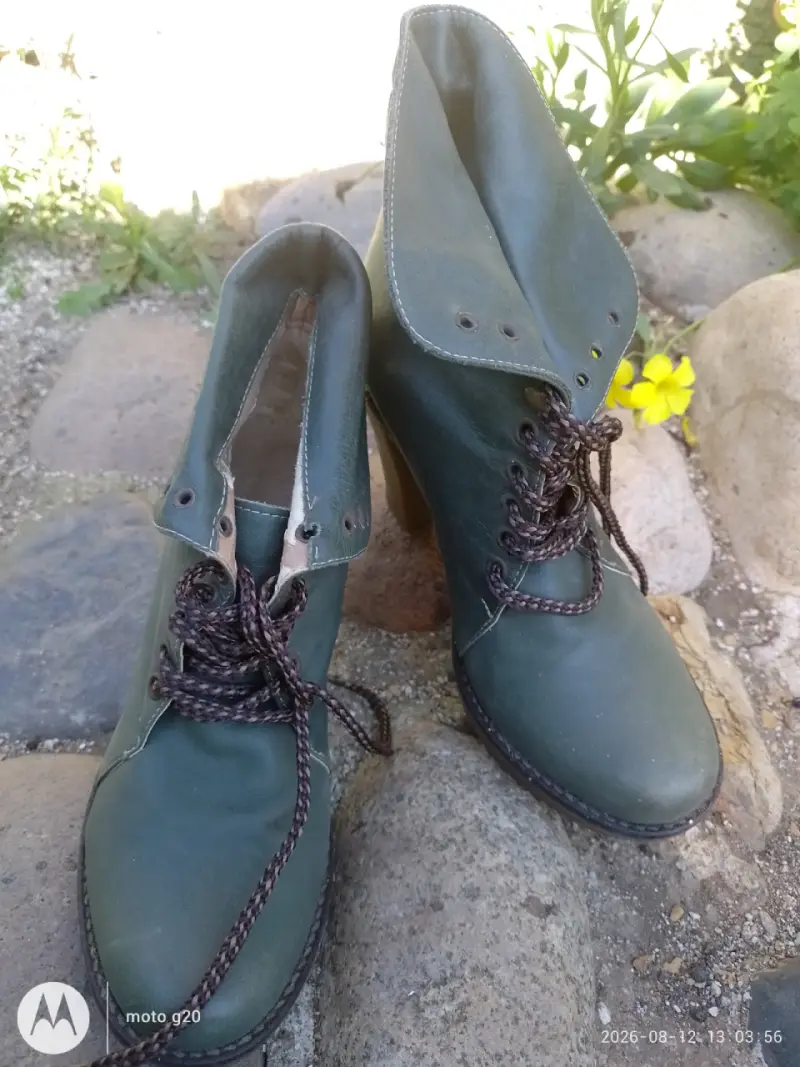 Zapatos de cuero argentino e italianos