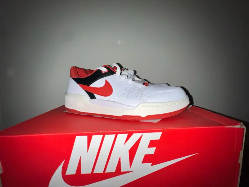 Zapatillas Nike blancas y rojas para hombre - 3