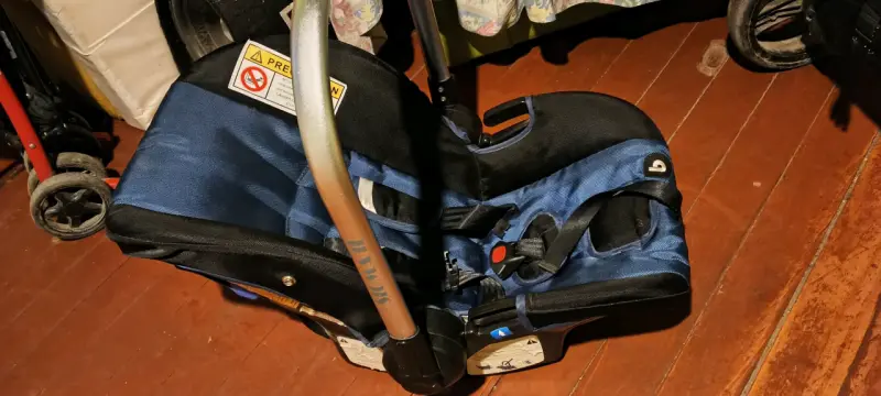 Coche de bebé azul Bebeglo con estructura metálica - 6