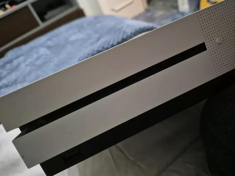 Xbox One S 1TB + Control + 4 Juegos - 3